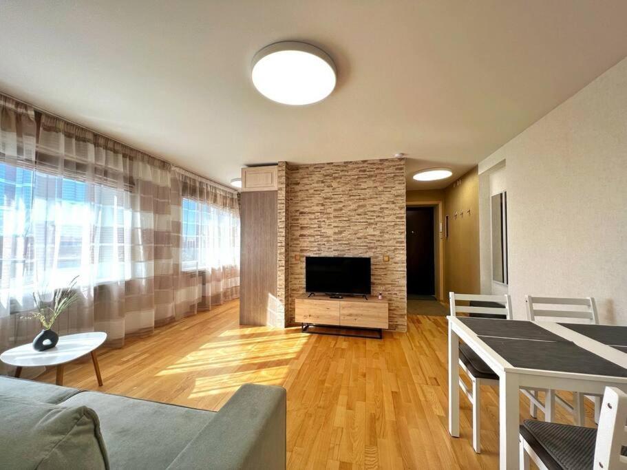 New Apartment With A View In The Town Center Нарва Экстерьер фото
