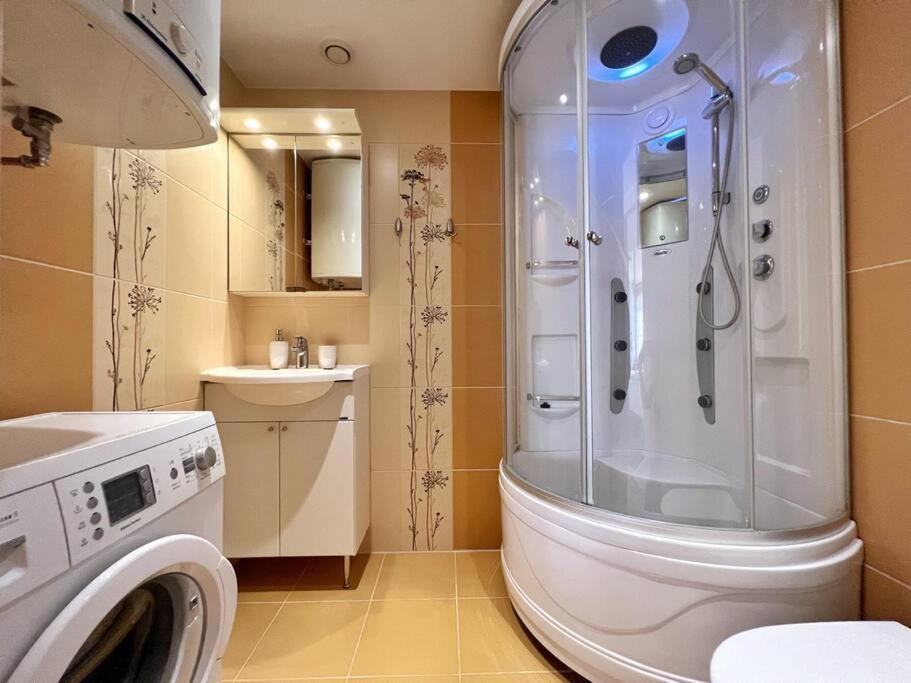 New Apartment With A View In The Town Center Нарва Экстерьер фото